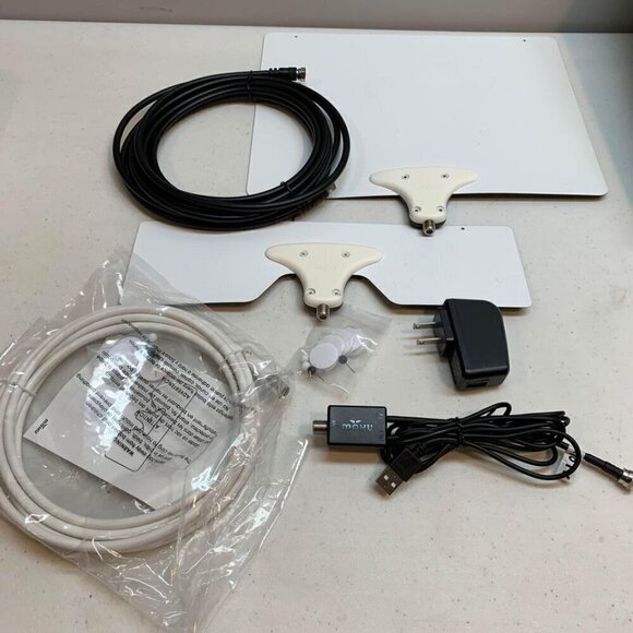 Leaf Ultimate & Mini Antenna In Box - Picture 3 of 3